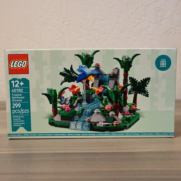 LEGO 40782 Tropical Rainforest Diorama Limited Edition Set - Picture 1 of 6
